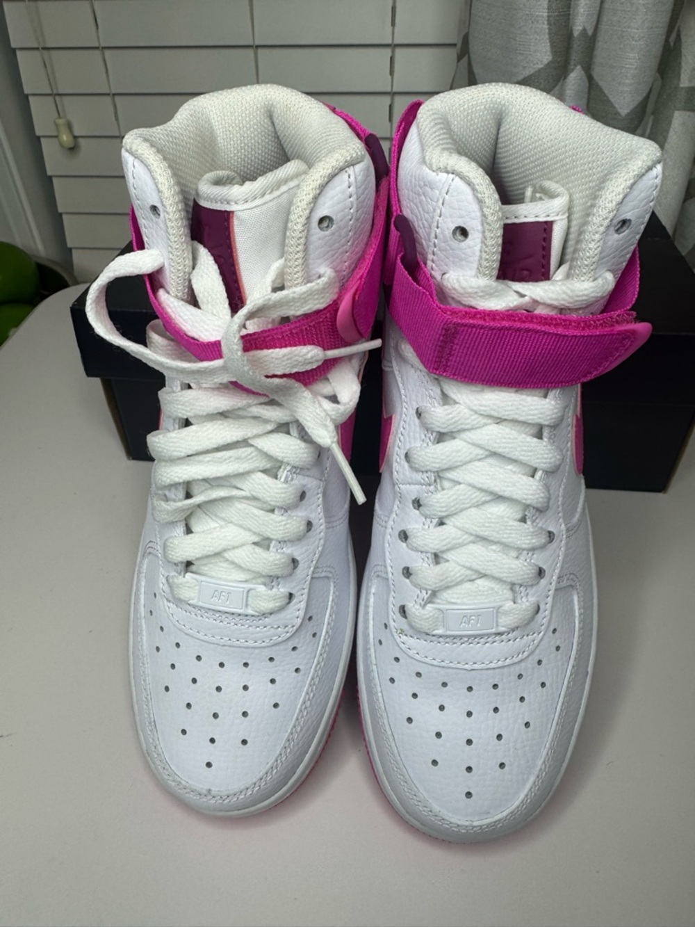 Nike Air Force 1 White and Hot Pink High-Top Women’s Sneakers * New in Box!* - Picture 2 of 4